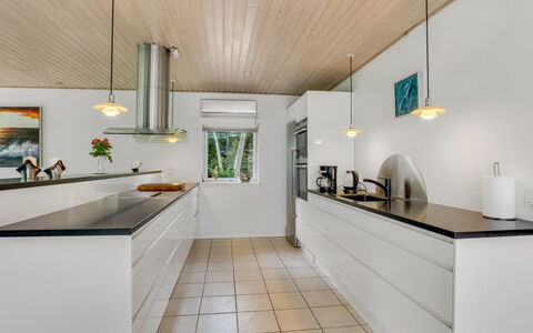 Floria - 500M from the Sea: Interior Design, Flooring, Light Fixture, Countertop, Küche, Holz, Decke, Fussboden, Möbel, Beleuchtung