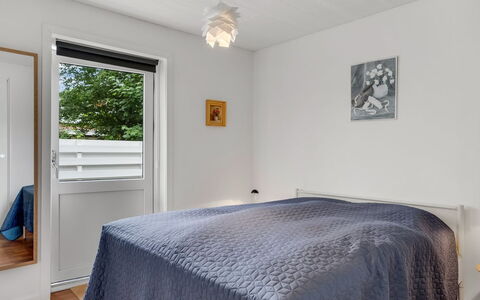 Floria - 500M from the Sea: Interior Design, Flooring, Fussboden, Holz, Decke, Schlafzimmer, Möbel, Bett, Zimmer, Holzboden