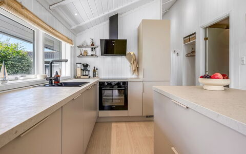 Kristanna - 1.2Km from the Sea: Küche, Countertop, Interior Design, Flooring, Küchengerät, Holz, Major Appliance, Decke, Cabinetry, Fussboden