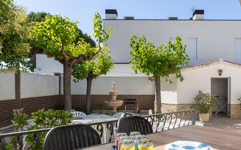 La Sirena: Möbel, Stuhl, Interior Design, Tabelle, Zimmer, Holzbeize, Balkon, Decke, Eco Hotel, Hartholz