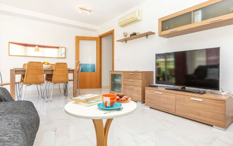 Sagredo: Möbel, Stuhl, Interior Design, Tabelle, Zimmer, Holzbeize, Balkon, Decke, Eco Hotel, Hartholz
