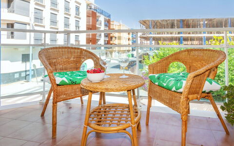Sagredo: Möbel, Stuhl, Interior Design, Tabelle, Zimmer, Holzbeize, Balkon, Decke, Eco Hotel, Hartholz