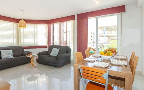 Sagredo: Möbel, Stuhl, Interior Design, Tabelle, Zimmer, Holzbeize, Balkon, Decke, Eco Hotel, Hartholz