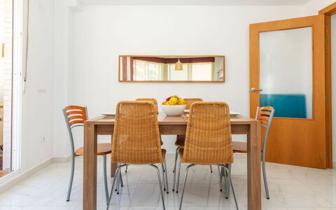 Sagredo: Möbel, Stuhl, Interior Design, Tabelle, Zimmer, Holzbeize, Balkon, Decke, Eco Hotel, Hartholz