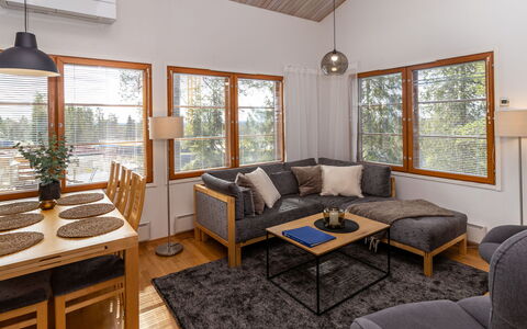 Karhunvartijan Tupa A4: Interior Design, Möbel, Flooring, Holz, Fussboden, Decke, Holzboden, Wohnzimmer, Zimmer, Couch