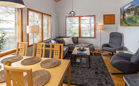 Karhunvartijan Tupa A4: Möbel, Interior Design, Flooring, Fussboden, Holz, Couch, Decke, Wohnzimmer, Zimmer, Zuhause