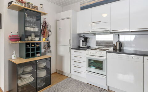 Teerenpesue D 27: Küchengerät, Küche, Möbel, Countertop, Major Appliance, Flooring, Interior Design, Cabinetry, Haushaltsgerät, Holz