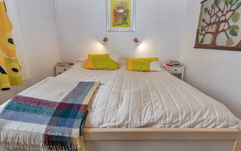 Teerenpesue D 27: Möbel, Bett, Schlafzimmer, Interior Design, Bedding, Bettdecke, Fussboden, Linens, Holz, Zimmer