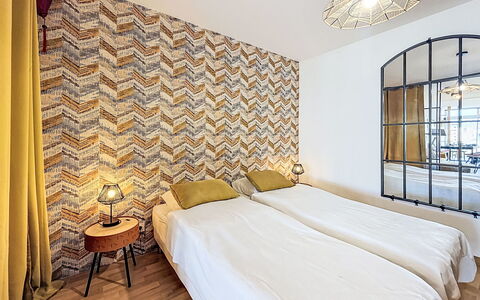 Sombreuil: Interior Design, Wand, Flooring, Fussboden, Schlafzimmer, Textil, Decke, Linens, Möbel, Bett