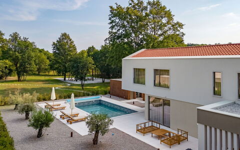 Ruma: Schwimmbad, Wohngebiet, Zuhause, Urban Design, Estate, Resort, Garten, Schatten, Landscaping, Eco Hotel