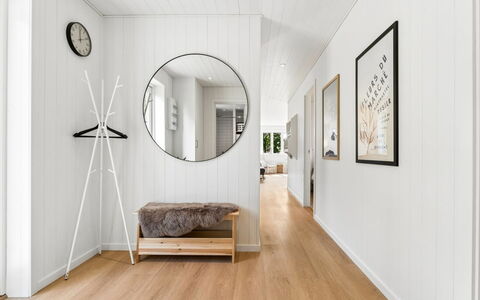 Antonie - 4.2Km from the Sea: Flooring, Holzboden, Fussboden, Holz, Interior Design, Laminatboden, Bilderrahmen, Hartholz, Planke, Decke