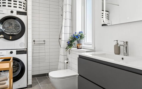 Antonie - 4.2Km from the Sea: Waschmaschine, Wäschetrockner, Wäschekammer, Flooring, Interior Design, Fussboden, Major Appliance, Wäsche, Armatur, Zimmer