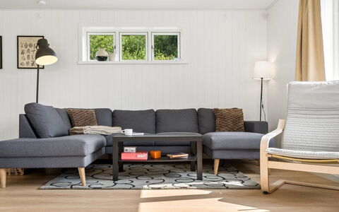 Antonie - 4.2Km from the Sea: Möbel, Interior Design, Flooring, Holz, Wohnzimmer, Fussboden, Couch, Holzboden, Zuhause, Zimmer