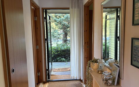 Siggi - 400M from the Sea: Holz, Interior Design, Flooring, Tür, Fussboden, Zuhause, Home Door, Hartholz, Holzbeize, Glas