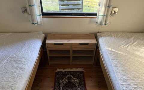 Siggi - 400M from the Sea: Holz, Fussboden, Flooring, Möbel, Holzbeize, Hartholz, Bett, Schlafzimmer, Bettrahmen, Holz