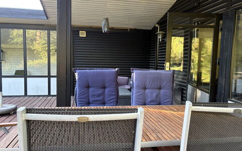 Siggi - 400M from the Sea: Möbel, Holz, Stuhl, Interior Design, Tabelle, Flooring, Fussboden, Gartenmöbel, Veranda, Deck
