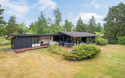 Siggi - 400M from the Sea: Zuhause, Haus, Dach, Hütte, Estate, Bauernhaus, Garten, Garten, Rasen, Gartenbauten