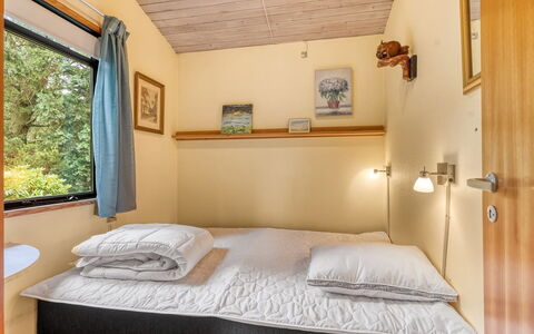 Siggi - 400M from the Sea: Bett, Interior Design, Schlafzimmer, Holz, Möbel, Bettdecke, Fussboden, Flooring, Zimmer, Bedding