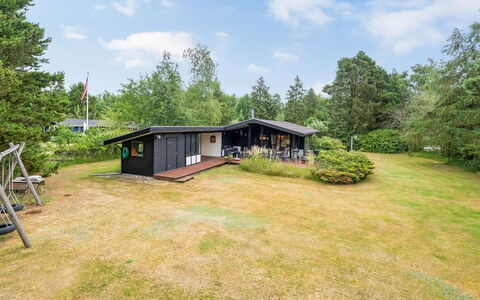 Siggi - 400M from the Sea: Haus, Strauch, Zuhause, Dach, Grundstueck, Hütte, Ländliches Gebiet, Ground, Garten
