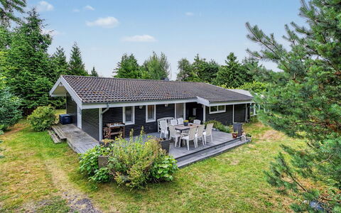 Birge - 600M from the Sea: Haus, Zuhause, Dach, Hütte, Bauernhaus, Estate, Garten, Abstellgleis, Gartenbauten, Veranda