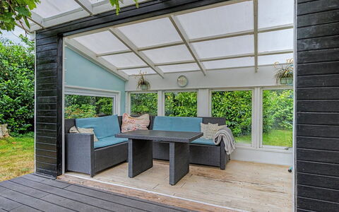 Birge - 600M from the Sea: Holz, Flooring, Fussboden, Interior Design, Möbel, Decke, Deck, Glas, Holzboden, Veranda