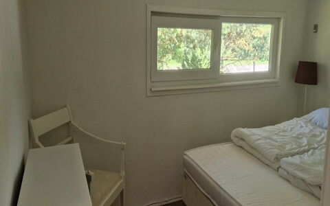 Birge - 600M from the Sea: Fussboden, Holz, Interior Design, Flooring, Möbel, Schlafzimmer, Bett, Zimmer, Bettdecke, Bedding