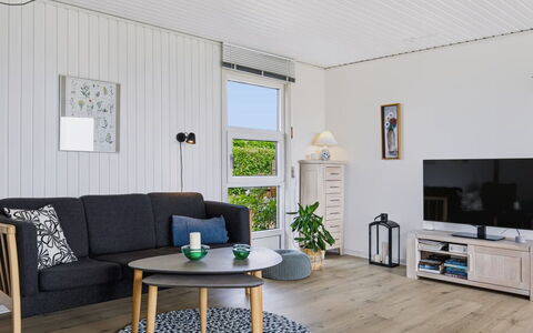 Snioulf - 800M from the Sea: Möbel, Flooring, Interior Design, Fussboden, Holz, Wohnzimmer, Couch, Holzboden, Zuhause, Zimmer