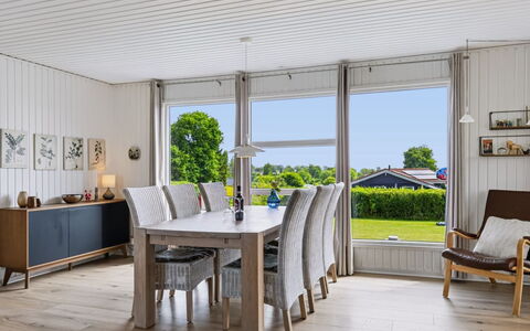 Snioulf - 800M from the Sea: Möbel, Interior Design, Flooring, Holz, Fussboden, Decke, Küche & Esszimmer Tisch, Esszimmer, Stuhl, Tabelle