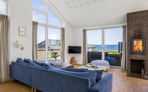 Andriette - 50M from the Sea: Möbel, Couch, Interior Design, Flooring, Fussboden, Zuhause, Wohnzimmer, Decke, Wohnung