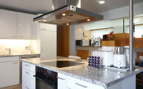 Cá Pórt Róss: Küche, Countertop, Küchengerät, Cabinetry, Major Appliance, Interior Design, Flooring, Spüle, Haushaltsgerät, Möbel