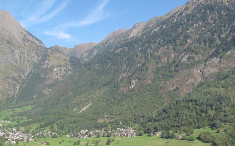 Olivone 611: Berg, Bergforms, Vegetation, Hügel, Hochland, Gebirge, Bergstation, Landschaft, Terrain, Senke