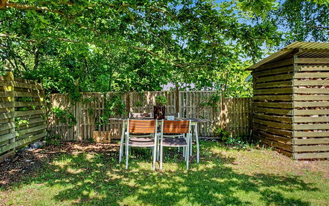 Fulla - 150M from the Sea: Holz, Garten, Hinterhof, Schatten, Rasen, Gartenmöbel, Garten, Zaun, Hartholz, Home Fechten