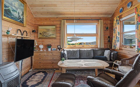 Evdokija - 50M from the Sea: Holz, Möbel, Interior Design, Decke, Zuhause, Wohnzimmer, Fussboden, Blockhaus, Couch, Zimmer
