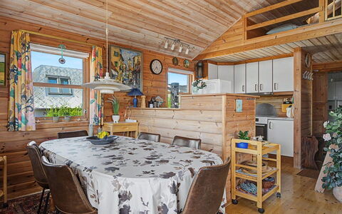 Evdokija - 50M from the Sea: Holz, Möbel, Zuhause, Hütte, Haus, Decke, Zimmer, Küche, Tür, Hartholz