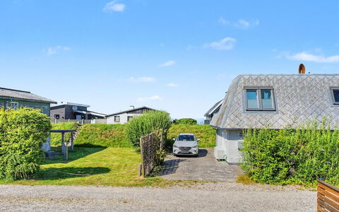 Evdokija - 50M from the Sea: Himmel, Dach, Hütte, Auffahrt, Parkplatz