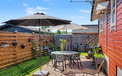 Evdokija - 50M from the Sea: Möbel, Gartenmöbel, Stuhl, Regenschirm, Tabelle, Tisch Im Freien, Zuhause, Garten, Terrasse, Deck