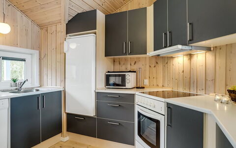 Skakke - 350M to the Fjord: Holz, Küche, Decke, Interior Design, Flooring, Countertop, Küchengerät, Major Appliance, Fussboden, Cabinetry
