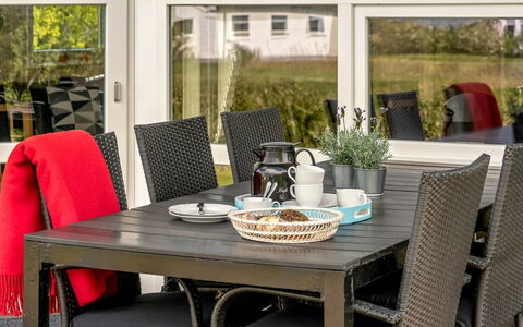 Skakke - 350M to the Fjord: Möbel, Gartenmöbel, Tabelle, Stuhl, Tisch Im Freien, Küche & Esszimmer Tisch, Interior Design, Esszimmer, Wicker, Terrasse
