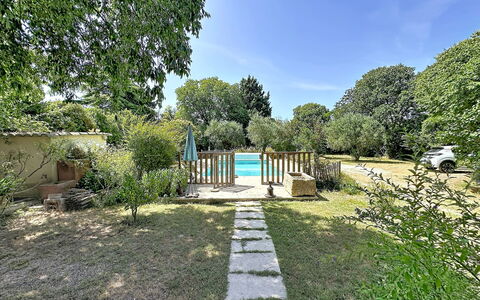 Villa Piscine - Aigues-Vives: Wohngebiet, Wohnung, Estate, Resort, Villa, Balkon, Villa, Schwimmbad