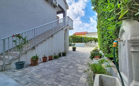 Pag Povljana 200: Wohngebiet, Wohnung, Estate, Resort, Villa, Balkon, Villa, Schwimmbad