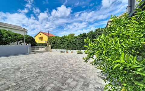 Pag Povljana 200: Wohngebiet, Wohnung, Estate, Resort, Villa, Balkon, Villa, Schwimmbad