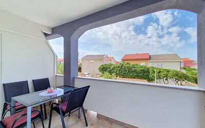 Pag Povljana 200: Wohngebiet, Wohnung, Estate, Resort, Villa, Balkon, Villa, Schwimmbad