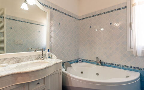 Orto di Silvia: Badezimmer, Armatur, Badewanne, Flooring, Interior Design, Zapfhahn, Fussboden, Sinken, Installation, Bad Sink