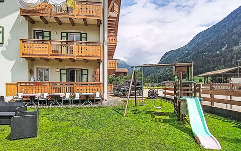 Edelweiss: Möbel, Interior Design, Flooring, Fussboden, Holzboden, Holz, Stuhl, Decke, Küche & Esszimmer Tisch, Tabelle