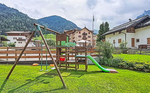 Edelweiss: Möbel, Interior Design, Flooring, Fussboden, Holzboden, Holz, Stuhl, Decke, Küche & Esszimmer Tisch, Tabelle