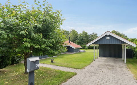 Naninja - 680M from the Sea: Dach, Zuhause, Rasen, Hütte, Schatten, Auffahrt, Garten, Gartenbauten, Garten, Abstellgleis