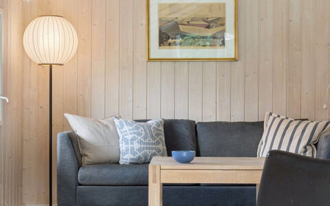 Naninja - 680M from the Sea: Möbel, Flooring, Fussboden, Interior Design, Holz, Holzboden, Couch, Tabelle, Wohnzimmer, Zuhause