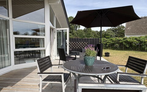 Eerika - 1Km from the Sea: Möbel, Gartenmöbel, Stuhl, Tabelle, Tisch Im Freien, Küche & Esszimmer Tisch, Veranda, Deck, Schatten, Hartholz