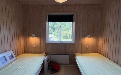 Eerika - 1Km from the Sea: Holz, Flooring, Fussboden, Interior Design, Decke, Zimmer, Schlafzimmer, Bett, Holzbeize, Hartholz