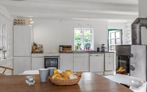 Armund - 50M from the Sea: Flooring, Interior Design, Möbel, Holz, Decke, Fussboden, Küche, Zimmer, Beleuchtung, Zuhause